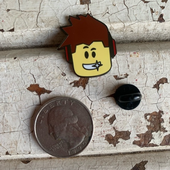Brand new Roblox inspired headphone character enamel pin - Picture 2 of 3